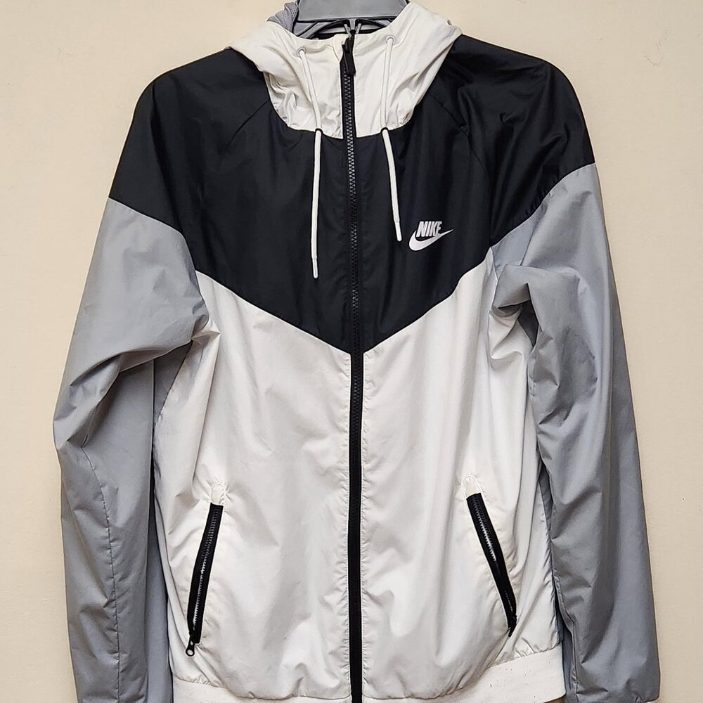 NIKE Hooded Windbreaker Windrunner Jacket Zip Front and Pockets Men's Small